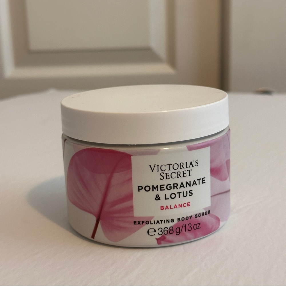 New Victoria's Secret Pomegranate & Lotus Body Scrub